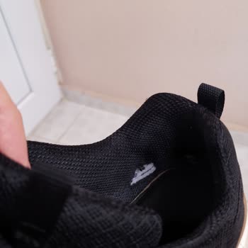 Metro Market'in Garantisi Yok Dediği Skechers Ayakkabısında Erken Yırtılma