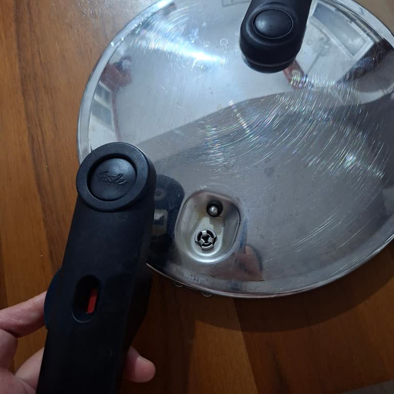 Fissler Vitaguick Düdüklü Tencere Kapak Sapı Kırıldı Garanti Kapsamında Ücretsiz Onarım Talebi