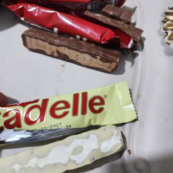 Bozulmuş Çikolata Nedeniyle Sağlık Sorunu Ve Ücret İadesi Talebi