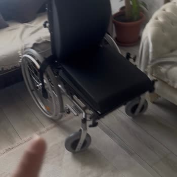 Kırık Tekerlekli Sandalye İadesi Reddedildi Ve Saygısız Personel İle Karşılaşıldı