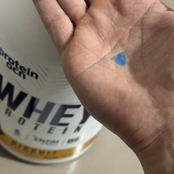 Whey Protein Tozunda Mavi Poşet Ve Saç Parçası Bulunması Güveni Sarsıyor