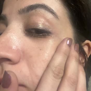 Waterproof Olması Gereken Maskara Suya Dayanmaz Ve Göz Altına Dökülüyor