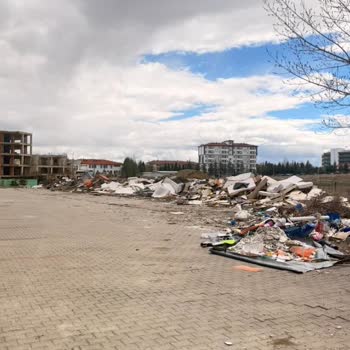 Dora Termal’de Görsellerle Uyuşmayan Kirli Odalar Ve Gizli Tadilat Nedeniyle Ücret İadesi Talebi