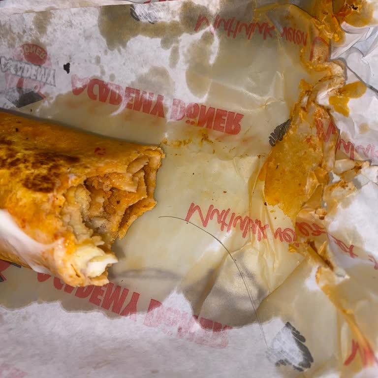 Pendik’teki Academy Döner Şubesinde Dürüme Saç Düşmesi