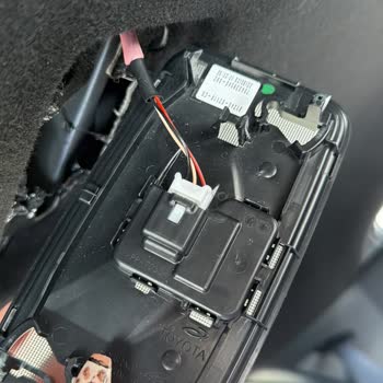 Yaris Cross’ta Tepe Lambası Sorunu Ayıplı Araç İddiasına Dönüştü