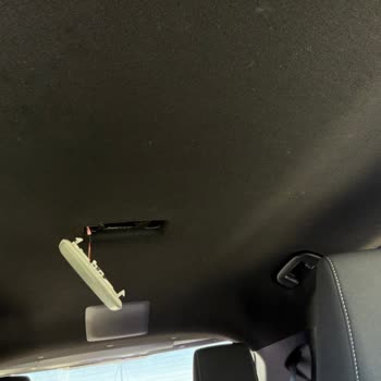 Yaris Cross’ta Tepe Lambası Sorunu Ayıplı Araç İddiasına Dönüştü