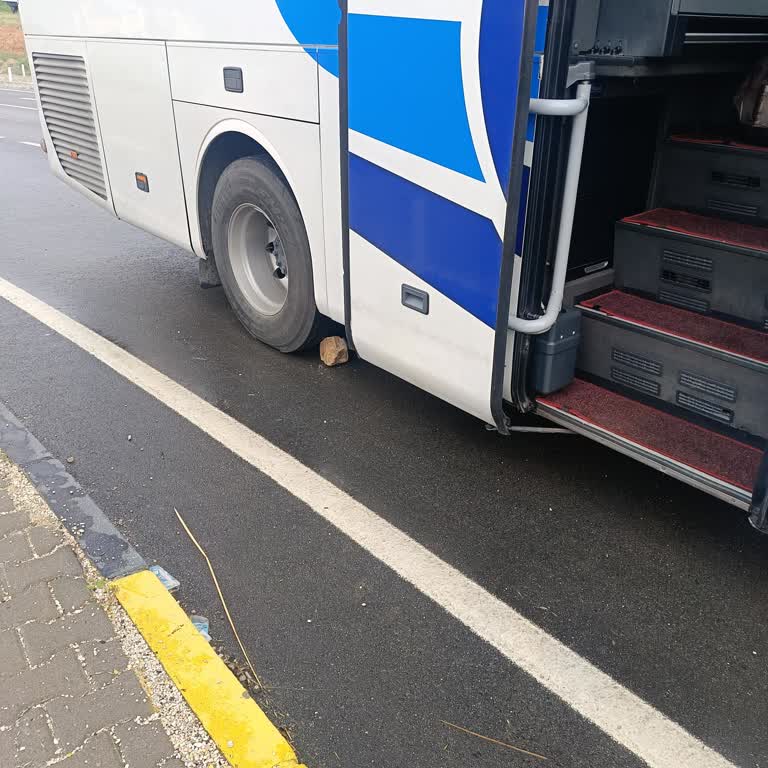 Kamil Koç Otobüsü Korkuteli’de Arızalandı, 4 Saat Bilgi Eksikliği Ve Mağduriyet