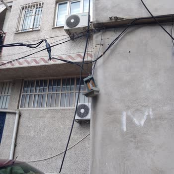 Duvara Asılı Dağıtım Kutusu Güvenlik Riski Ve Görsel Kirlilik Şikayeti