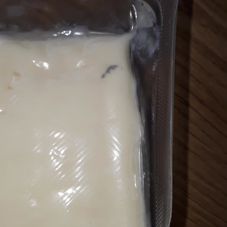 City Gros Şubesinde Açılmamış Pakette Küflü Peynir