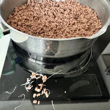 Mopaş Hipermarket Maltepe Şubesinde Kıyma İçinde Streç Film Parçası Ve Personelin Ciddiyetsiz Tutumu