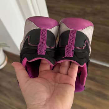 Skechers Botunun Su Alması Ve Çocuğun Ayağını Terletmesi