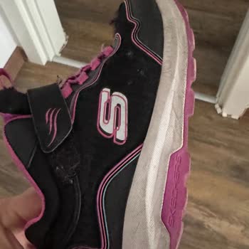 Skechers Botunun Su Alması Ve Çocuğun Ayağını Terletmesi