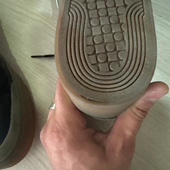 Kısa Sürede Tabanı Açılan Nike Ayakkabı İçin Değişim Talebi