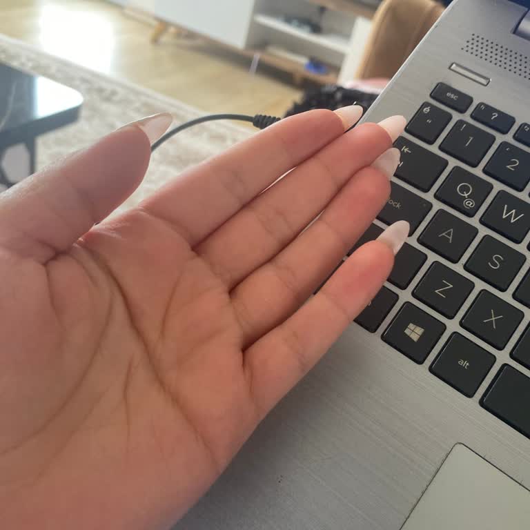 Teslim Edildiği Yazılan Kargo Gerçekten Teslim Edilmedi Ve Müşteri Temsilcisi İlgisiz