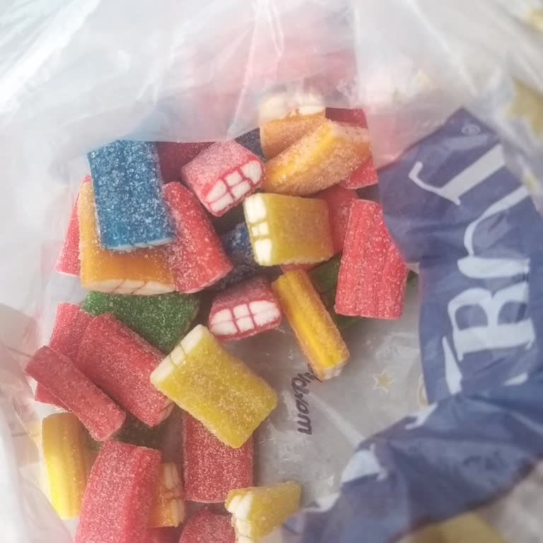 Makbul Mağazasının Nostaljik Jelibonu Çocukta Zehirlenmeye Neden Oldu Ve Acil Yardım Gerektirdi