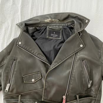 Stradivarius Biker Cekette Yaka Soyulması Ürün Kalitesini Sorgulattı