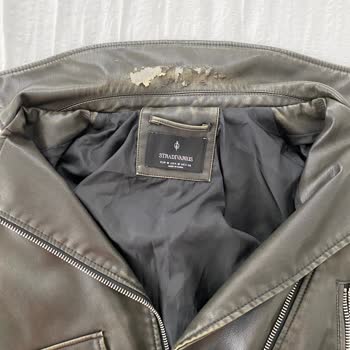 Stradivarius Biker Cekette Yaka Soyulması Ürün Kalitesini Sorgulattı
