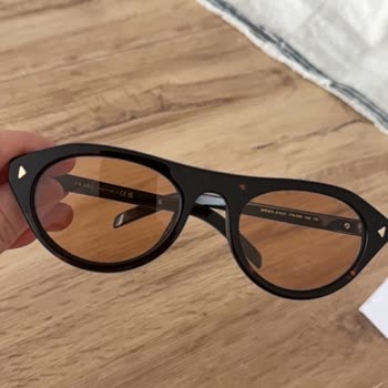Yanlış Renk Prada Gözlük Gönderimi Ve Değişim Talebi
