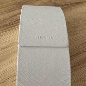 Yanlış Renk Prada Gözlük Gönderimi Ve Değişim Talebi