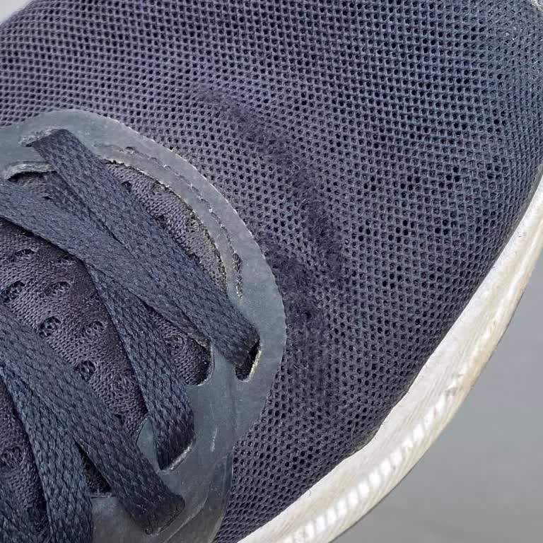 Hayal Kırıklığı: Adidas Ayakkabım Kısa Sürede Yırtıldı, Mağaza Çözüm Sunmadı