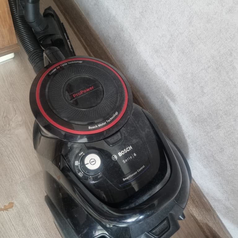 Bosch Serie 6 ProPower Süpürge Halıya Yapışıyor Ve Çekim Gücü Yetersiz