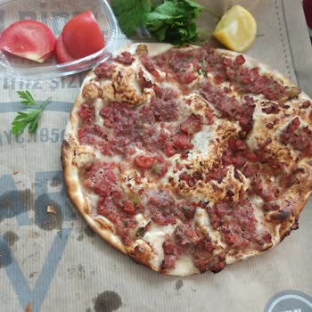 195 TL'lik Pişmemiş Ve Kalitesiz Lahmacun Menüsü