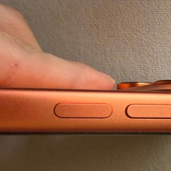 Orijinal Apple Kılıfına Rağmen Çizilen Iphone 17 Pro Max İçin Değişim Talebi