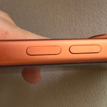 Orijinal Apple Kılıfına Rağmen Çizilen Iphone 17 Pro Max İçin Değişim Talebi