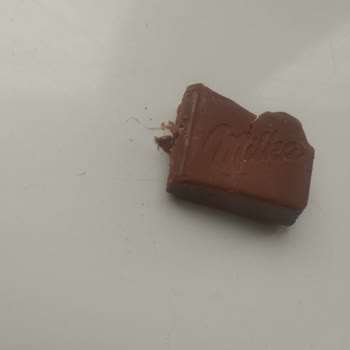 Milka В Шоколаде  с фундуком в плитке Милка Содержится Волос Или Салафан