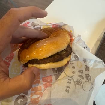 Ranch Burgerde İçerik Eksikliği Ve Hayal Kırıklığı