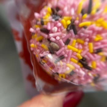 Eti Puf Karışık Üründe Çocuğa Tehdit Eden Böcek Benzeri Yabancı Cisim