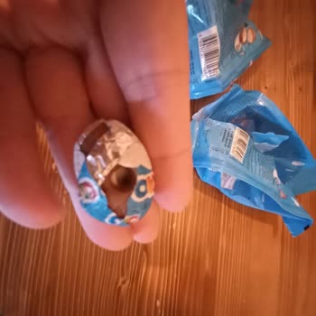 Zırhlıoğlu Toptan Market'te Ambalajı Açık Ozo Ozmo Mini Eggs Ürününde Sağlık Riski