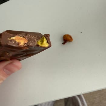 Kahve Dünyası Çikolatasında Sert Cisim Dişimi Kırdı