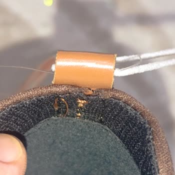 Defolu Ayakkabılar Ve Yardımsız Müşteri Hizmeti