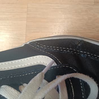 Kısa Sürede Sökülen Vans Sneaker Değişim Talebi Reddedildi