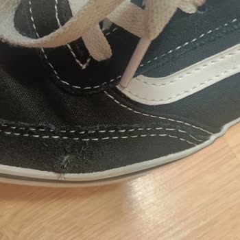 Kısa Sürede Sökülen Vans Sneaker Değişim Talebi Reddedildi