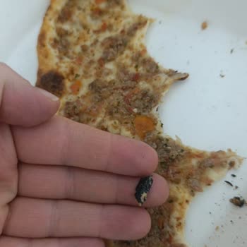 Pidede Plastik Parça Bulunması Ve Restoranın Özürsüz Cevabı
