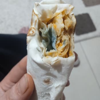 A101'de Satın Alınan Dürüm Küflü Çıktı, Son Kullanma Tarihi Geçmemiş