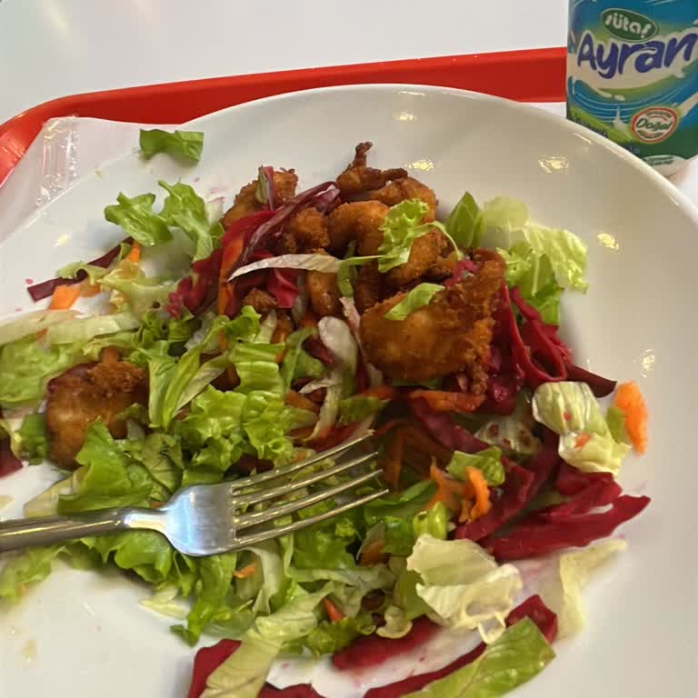 Ayak Kokulu Tavuklu Caesar Salata Ve Gıda Güvenliği Endişesi