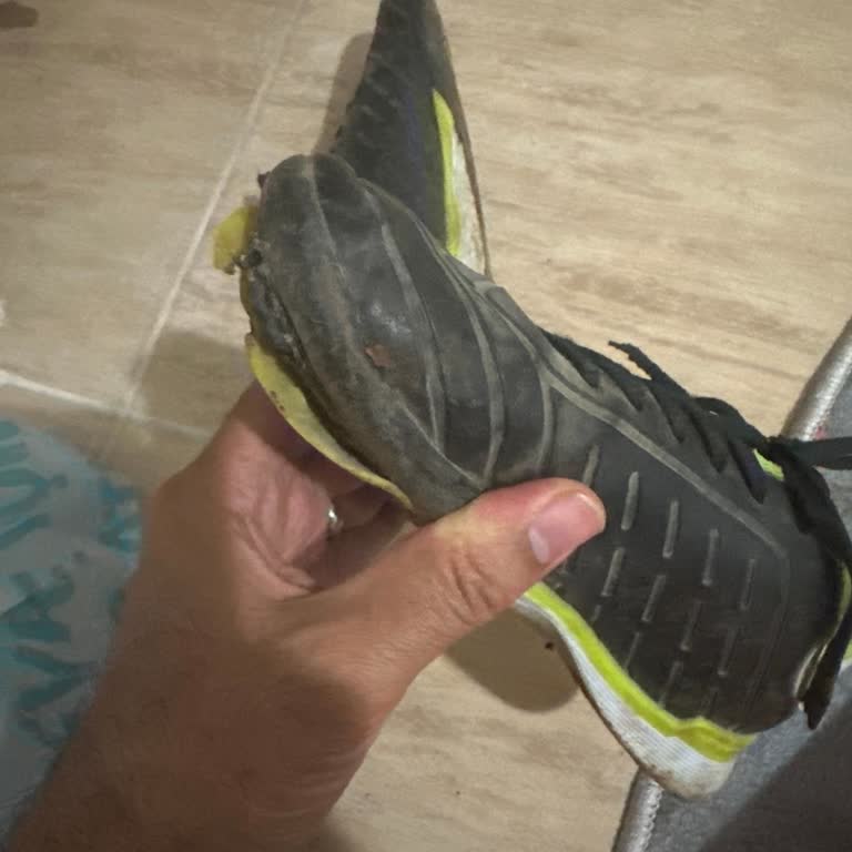 Garanti Kapsamındaki Kramponun Tabanı Açıldı, Mağaza Çözüm Sunmadı