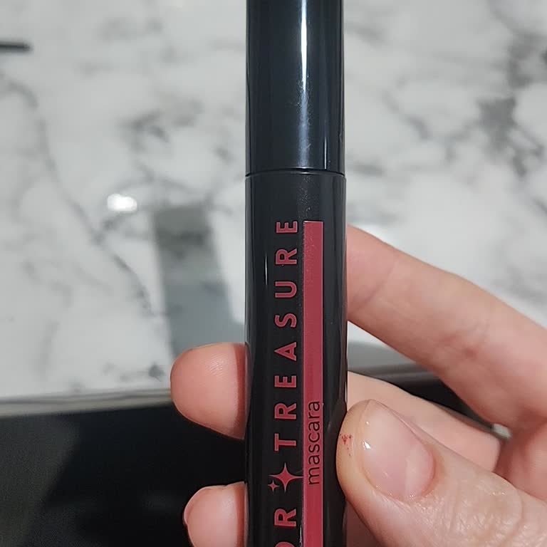 Flormar Kırmızı Maskara Kurumuyor Ve Kirpikleri Yapıştırıyor