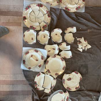Karaca'dan Eksik Ve Kırık Yemek Takımı Parçaları İçin Hızlı Çözüm Talebi