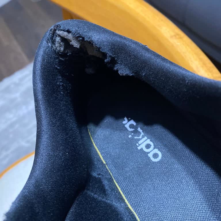 Adidas Ayakkabısında 1 Ayda Topuk Deformasyonu Ve Mağaza Reddi