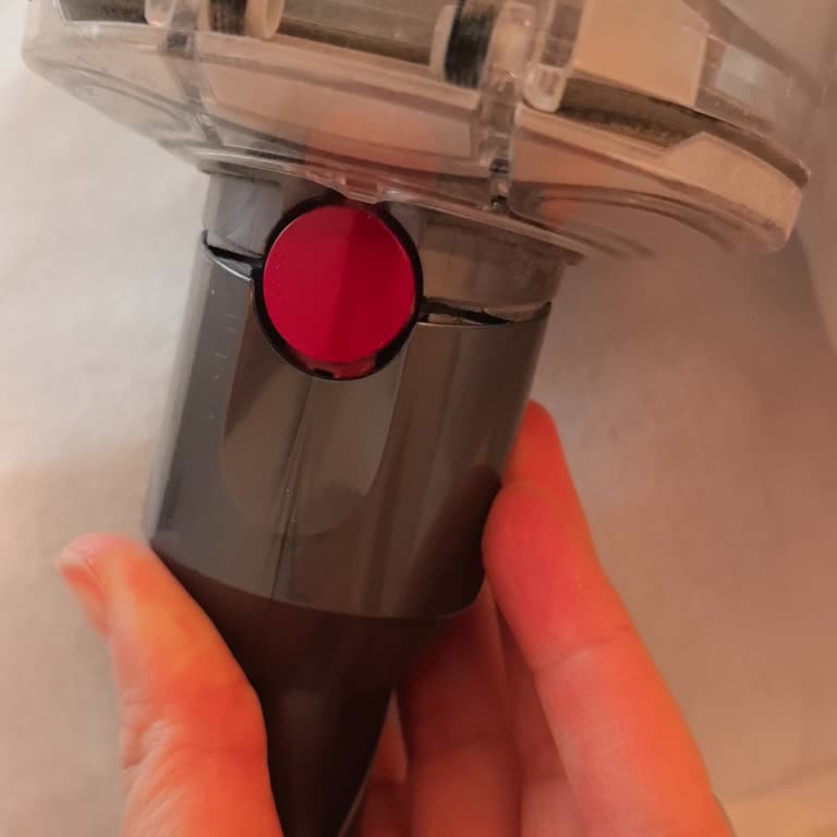 Dyson V12 Süpürgenin Boru Bağlantısındaki Sorun Ve Garanti İhlali