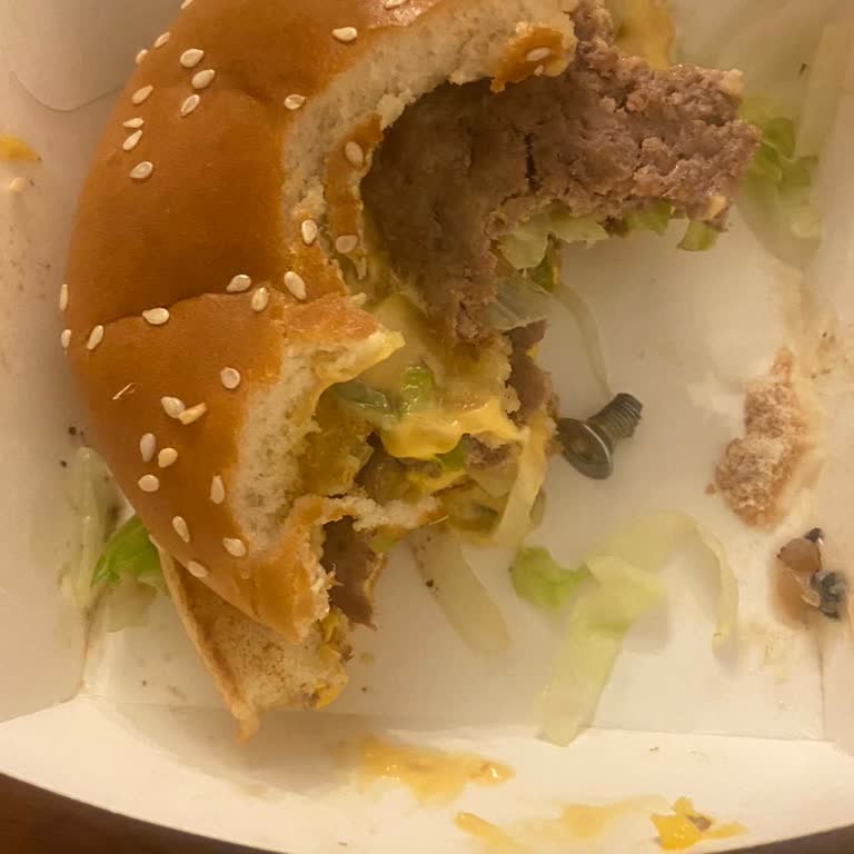 Big Mac’te Metal Vida Bulunması Diş Kırılmasına Neden Oldu Ve Müşteri Hizmetleri Çözüm Sunmadı