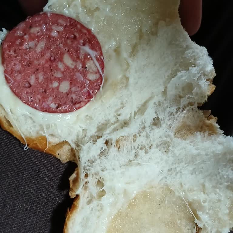 Antalya Kepez Hastane Kantininde Çiğ Sucuklu Tost Şikayeti