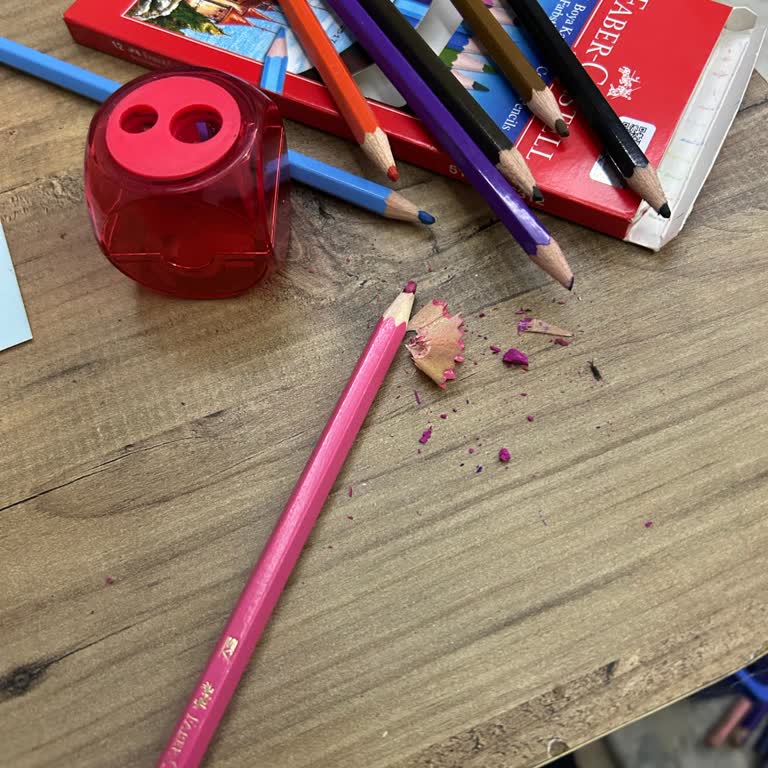 Faber-Castell Kuru Boya Setinde Kalem Uçları Sürekli Kırılıyor
