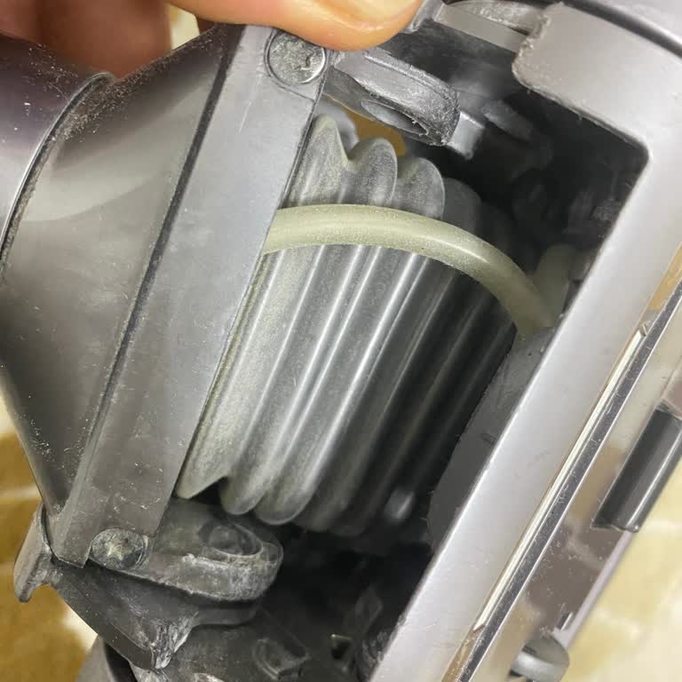 Dyson Pnömatik Başlığının Kısa Sürede Kırılması Ve Garanti Dışında Kalması