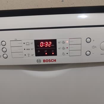 Yoğun Kablo Ve Plastik Kokusu Veren Bosch Bulaşık Makinesi İçin Acil Servis Talebi