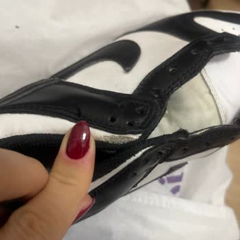 Nike Dunk Low Kadın Ayakkabısının Kısa Sürede Yırtılması Ve Deformasyonu